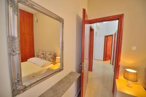 A bed or beds in a room at Mpoulakis Apt 98