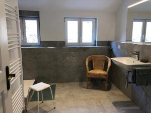 Ett badrum på Ravenna Lodge