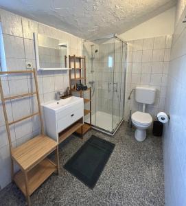 Koupelna v ubytování Apartment Lorun 47 + 13 fotografií