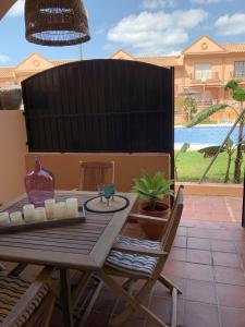 Bazén v ubytovaní Apartamento Residencial Al Andalus 117, La Barrosa, Chiclana, Incluye parking a unos metros del mar alebo v jeho blízkosti