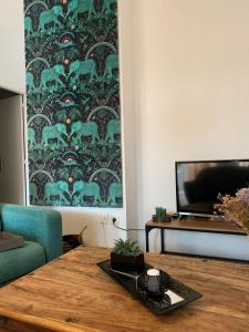 Televízia a/alebo spoločenská miestnosť v ubytovaní Apartamento Residencial Al Andalus 117, La Barrosa, Chiclana, Incluye parking a unos metros del mar
