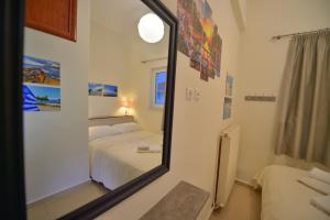 A bed or beds in a room at Mpoulakis Apt 98