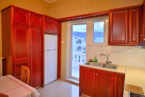 A kitchen or kitchenette at Mpoulakis Apt 98