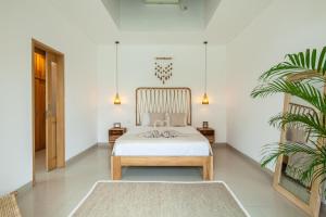 Posteľ alebo postele v izbe v ubytovaní Simple & Magical Villas VILLA SAMBALI