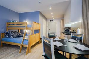 Posteľ alebo postele v izbe v ubytovaní Apartament Szymanówka Karpacz