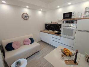 a living room with a couch and a kitchen at Rooms Mali Raj in Zaton