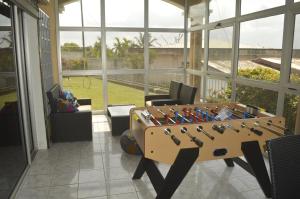 a foosball table in the middle of a room at Villa les 3 oisillons in Kribi