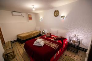 Postel nebo postele na pokoji v ubytování Riad Fes Iline