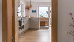 Dapur atau dapur kecil di StuWip alps Appartements Adlerhorst