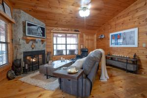 Three Dog Night - Pet-Friendly Cabin With Hot Tub