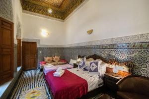 Postel nebo postele na pokoji v ubytování Riad Fes Iline