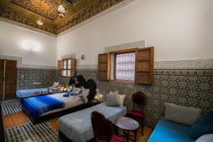 Postel nebo postele na pokoji v ubytování Riad Fes Iline
