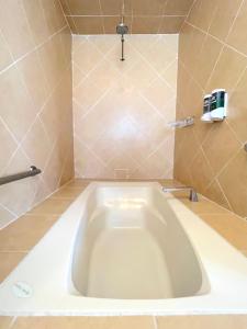 a bathroom with a large bath tub in a room at Biohotel Boutique Metepec in Toluca
