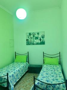 Ein Bett oder Betten in einem Zimmer der Unterkunft Villa Maria appartamento Ischia