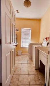Fotografija v galeriji nastanitve Sunny Delight - Sleeps 10 - Generous Space! v mestu Bolivar Peninsula
