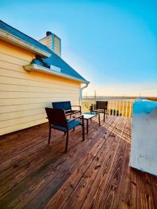 Balkon oz. terasa v nastanitvi Sunny Delight - Sleeps 10 - Generous Space!