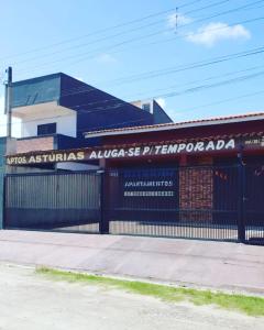 a sign on the side of a building at Pousada Astúrias in Ilha Comprida