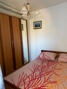 Posteľ alebo postele v izbe v ubytovaní Apartman Njivice