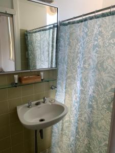 Ванная комната в Crown Hotel Motel