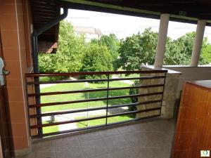 Balcony o terrace sa Best Golf-Birdland Apartman