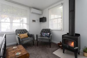 A seating area at Alice's Cottages