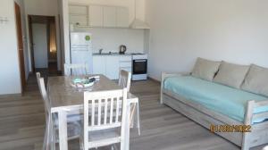 a living room with a table and a couch at Aguas Calmas in Carhué