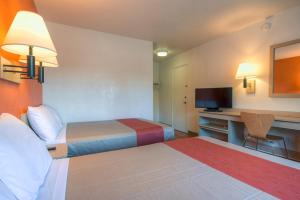 Кровать или кровати в номере Motel 6-San Ysidro, CA - San Diego - Border