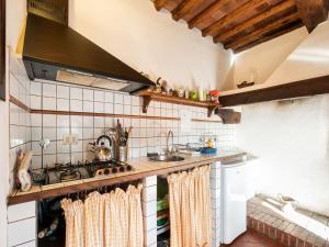 Kuchyňa alebo kuchynka v ubytovaní Holiday Home Tuscany with Pool