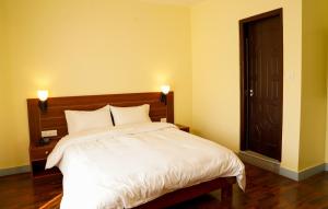 Postel nebo postele na pokoji v ubytování HOTEL CLAIRE INN