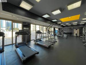 Fitness centrum a/nebo fitness zařízení v ubytování bnbmehomes - Spectacular 1BR - Community View - 302