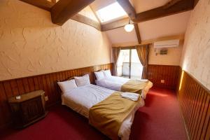 Un pat sau paturi într-o cameră la Minami Aso Luna Observatory Auberge Mori no Atelier