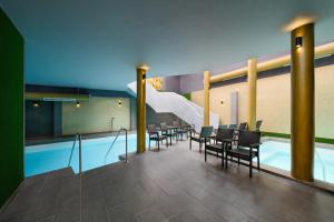 Bazén v ubytování Park Hotel Ambrózia nebo v jeho okolí