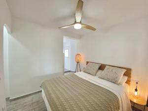 A bed or beds in a room at La Calma Sea Loft - Apartamento Boutique con Vistas