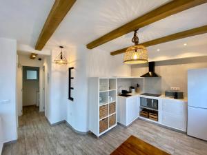 A kitchen or kitchenette at La Calma Sea Loft - Apartamento Boutique con Vistas