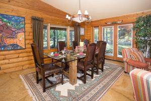 Creekside, Dog Friendly Lone Pine Lodge with Hot Tub by AAA Red Lodge Rentals