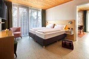 Postel nebo postele na pokoji v ubytování Seehörnle Bio Hotel & Gasthaus