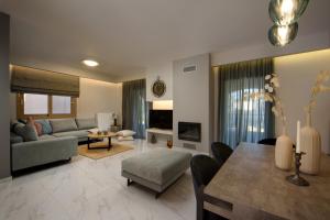 Posedenie v ubytovaní Efilenia Luxury Villas