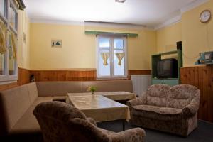TV a/nebo společenská místnost v ubytování Chata Šumava