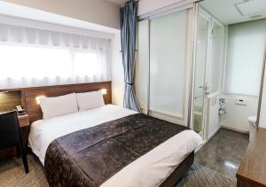 Postel nebo postele na pokoji v ubytování APA Hotel Kamata Ekimae