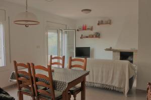 Televízia a/alebo spoločenská miestnosť v ubytovaní Apartament amb terrassa i parking