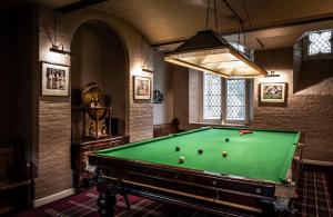 Billiards table sa Stanbrook Abbey Hotel, Worcester