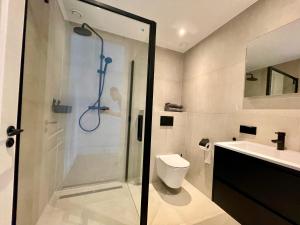 Koupelna v ubytování Fantastic 1 Bedroom Serviced Apartment 64m2 -MNL F-