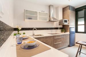 Kuchyňa alebo kuchynka v ubytovaní Dream Apartments calle Zaragoza + 19 fotografií