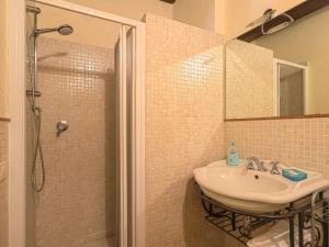 A bathroom at Apartment Michelangelo by Interhome