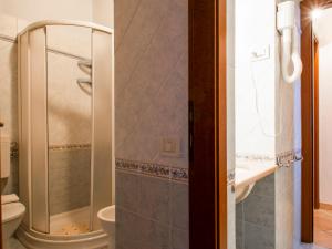 Kúpeľňa v ubytovaní Apartment Belvedere - CET122 by Interhome