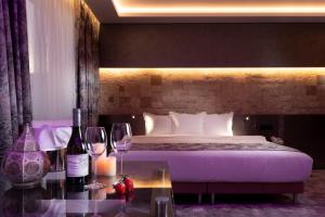 Postel nebo postele na pokoji v ubytování National Palace Wine & Spa Hotel