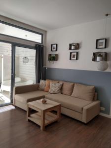 a living room with a couch and a table at Casinha Secreta - A Gema Escondida da Santa Luzia in Santa Luzia