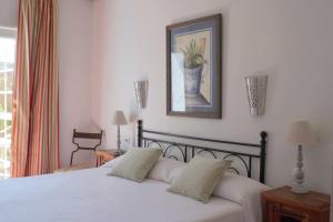 Кровать или кровати в номере Hotel Madreselva - Grupo Califa