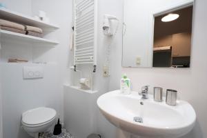 Vannituba majutusasutuses Because the Night city lodge
