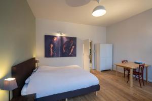 Voodi või voodid majutusasutuse Because the Night city lodge toas